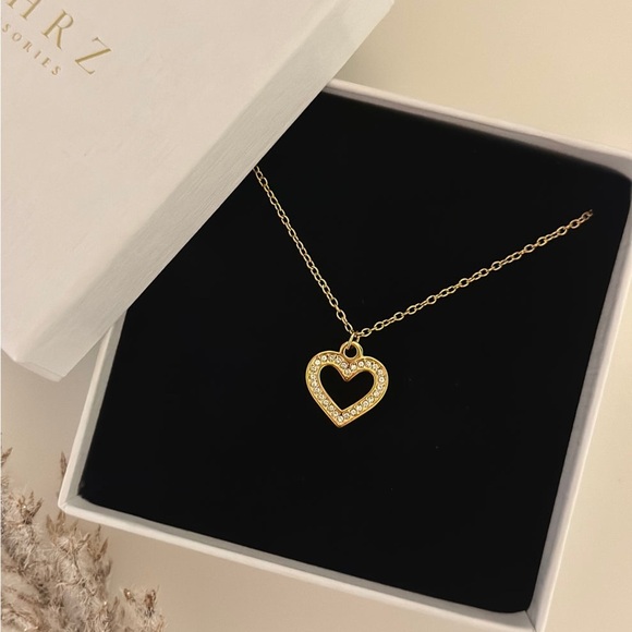 18K Gold Plated Heart Necklace - Gold Jewelry - Picture 1 of 5